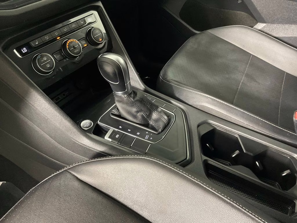2018 Platinum Gray Metallic Volkswagen Tiguan 2.0T SE FWD SUV