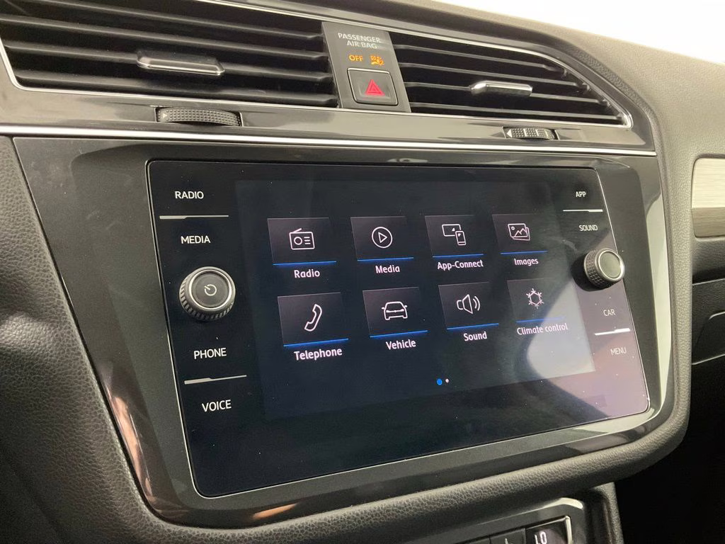 2018 Platinum Gray Metallic Volkswagen Tiguan 2.0T SE FWD SUV
