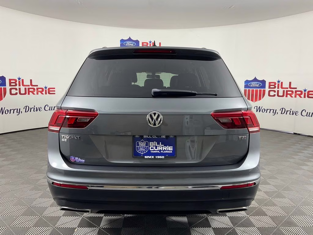 2018 Platinum Gray Metallic Volkswagen Tiguan 2.0T SE FWD SUV