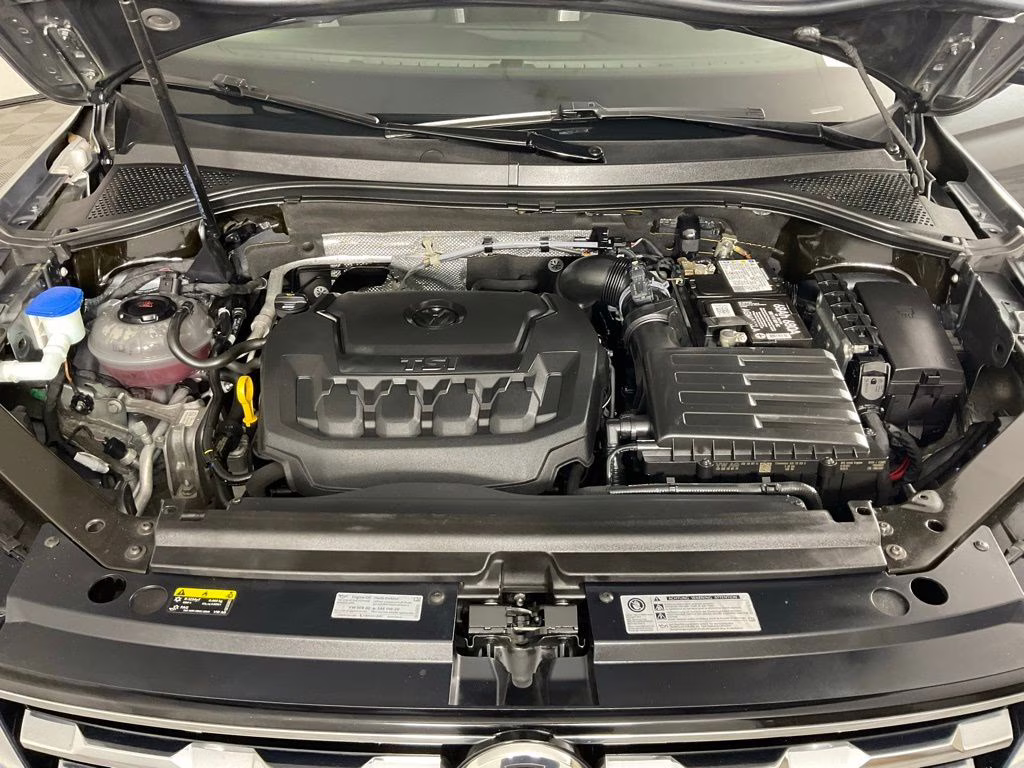 2018 Platinum Gray Metallic Volkswagen Tiguan 2.0T SE FWD SUV