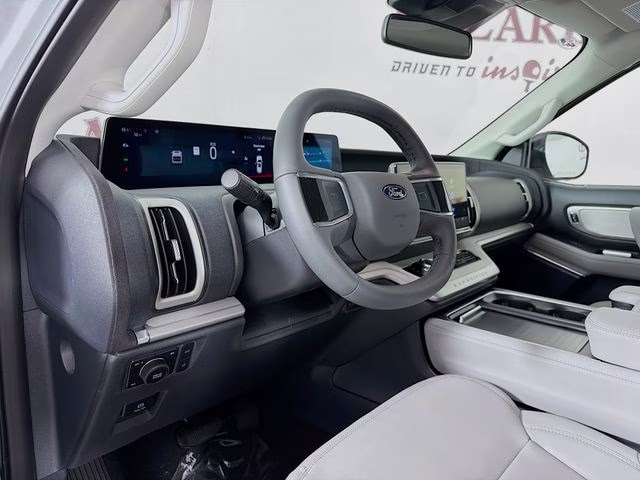 2026 Oxford White Ford Expedition Max Active 4X4 SUV