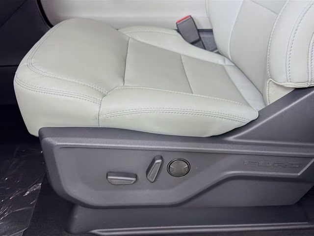 2026 Oxford White Ford Expedition Max Active 4X4 SUV