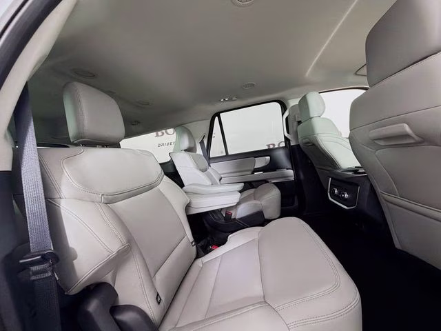 2026 Oxford White Ford Expedition Max Active 4X4 SUV