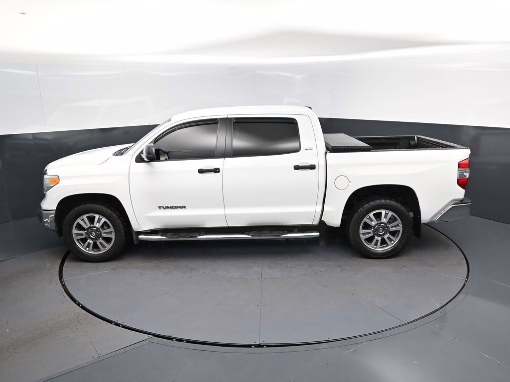 2017 Super White Toyota Tundra SR5 RWD Truck