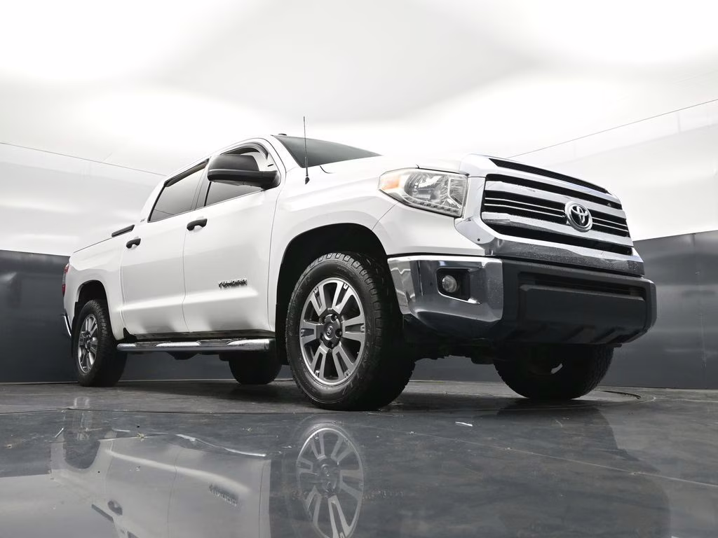 2017 Super White Toyota Tundra SR5 RWD Truck