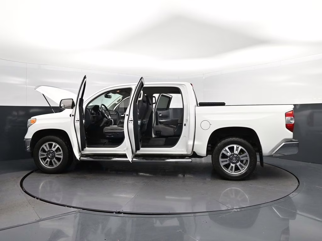 2017 Super White Toyota Tundra SR5 RWD Truck