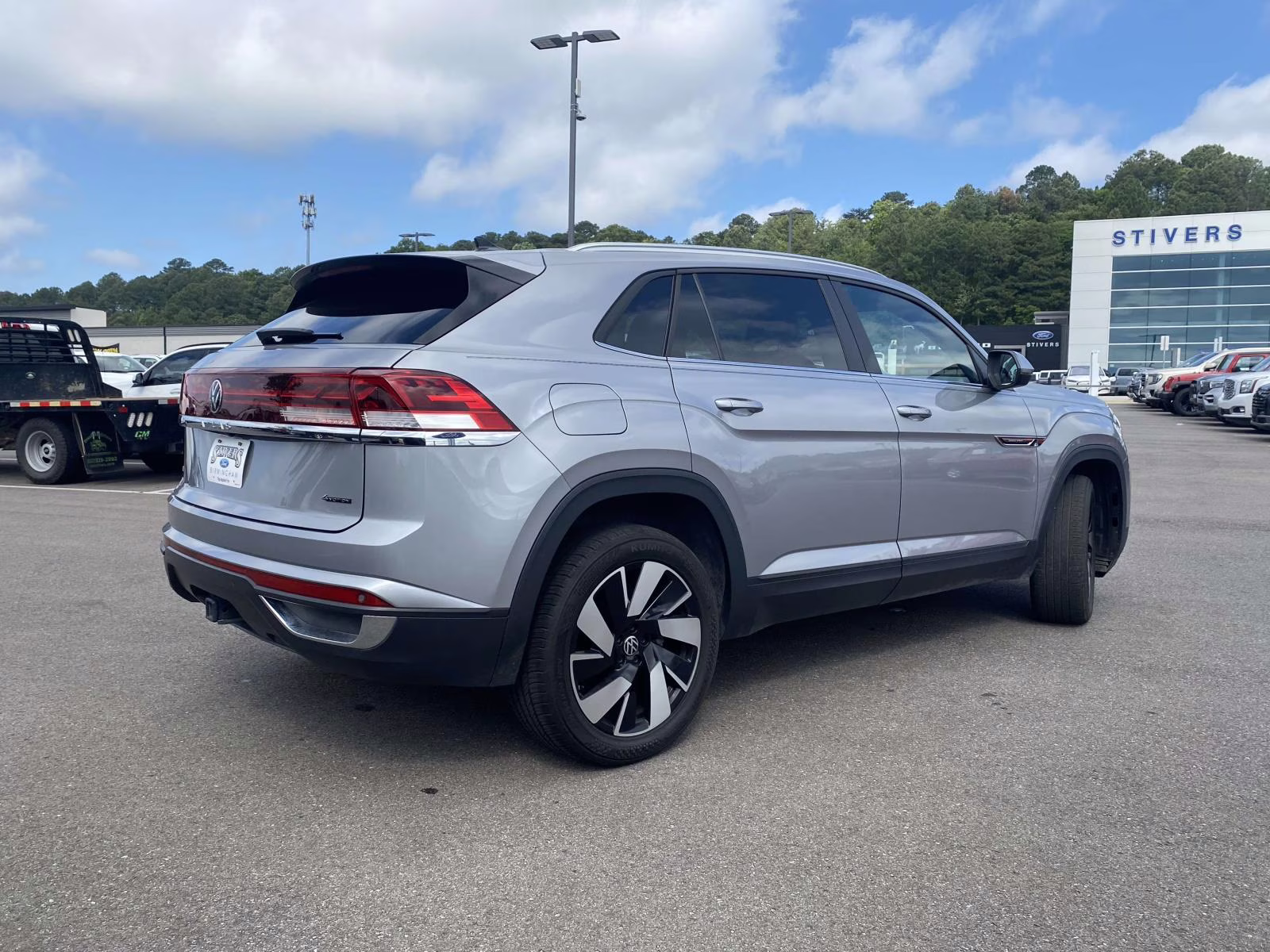 2024 Silver Mist Metallic Volkswagen Atlas Cross Sport 2.0T SE w/Technology AWD SUV