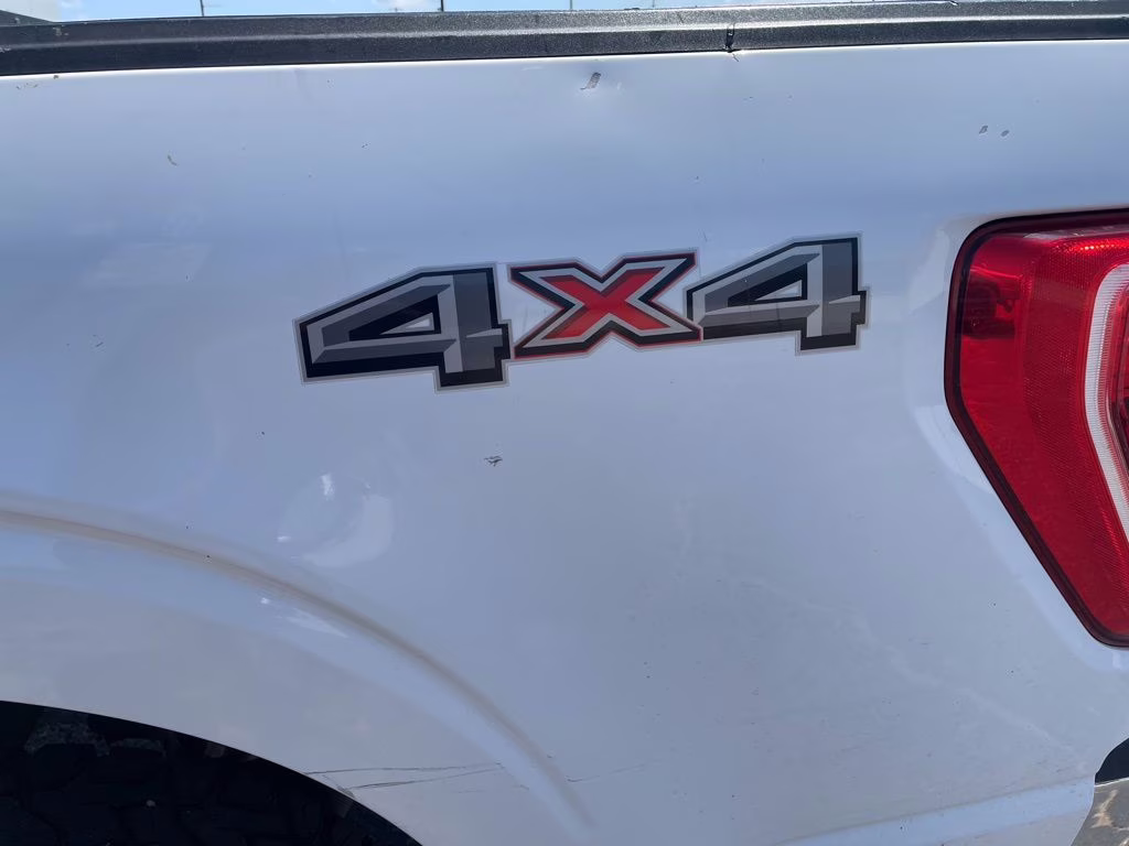 2022 Oxford White Ford F-150 XLT 4X4 Truck