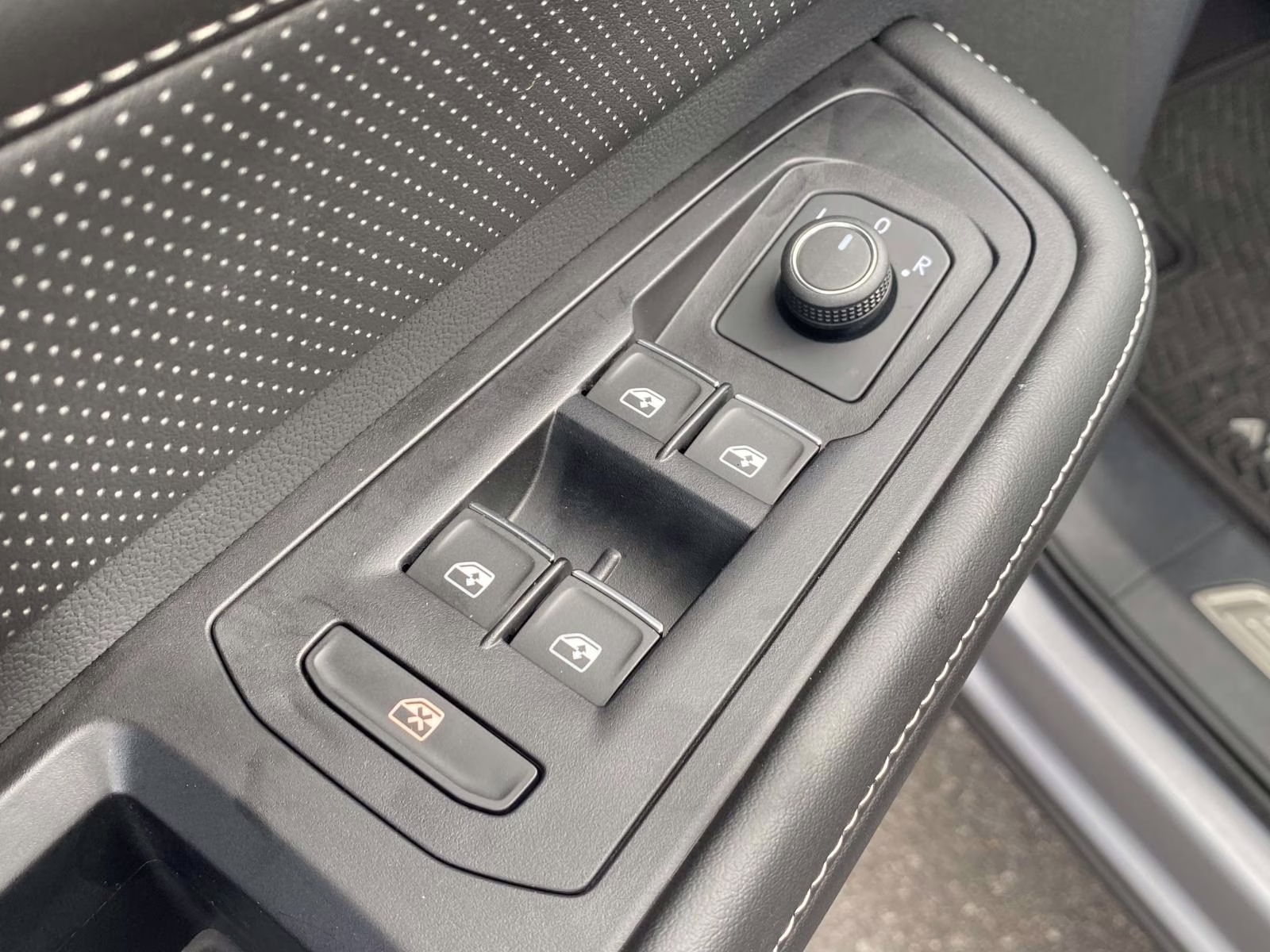 2024 Silver Mist Metallic Volkswagen Atlas Cross Sport 2.0T SE w/Technology AWD SUV