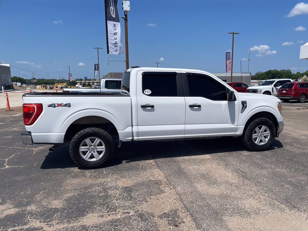 2022 Oxford White Ford F-150 XLT 4X4 Truck