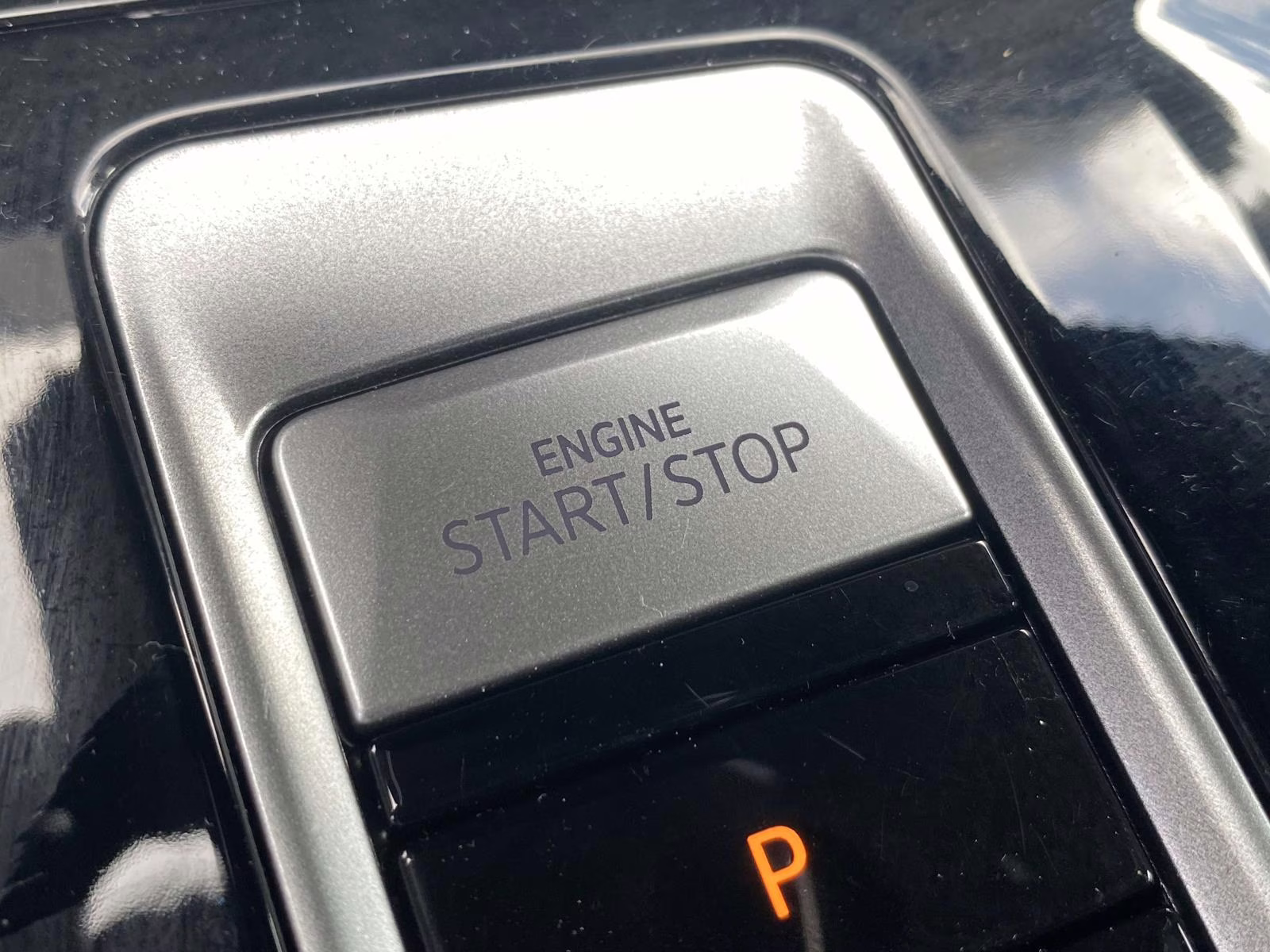 2024 Silver Mist Metallic Volkswagen Atlas Cross Sport 2.0T SE w/Technology AWD SUV