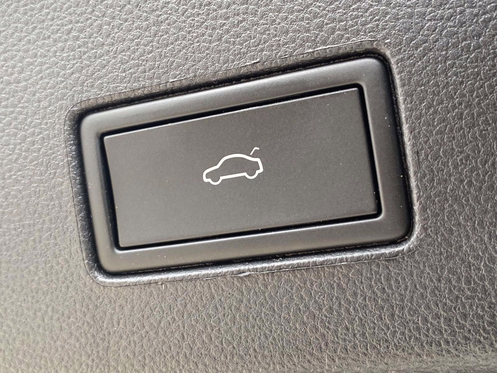 2024 Silver Mist Metallic Volkswagen Atlas Cross Sport 2.0T SE w/Technology AWD SUV