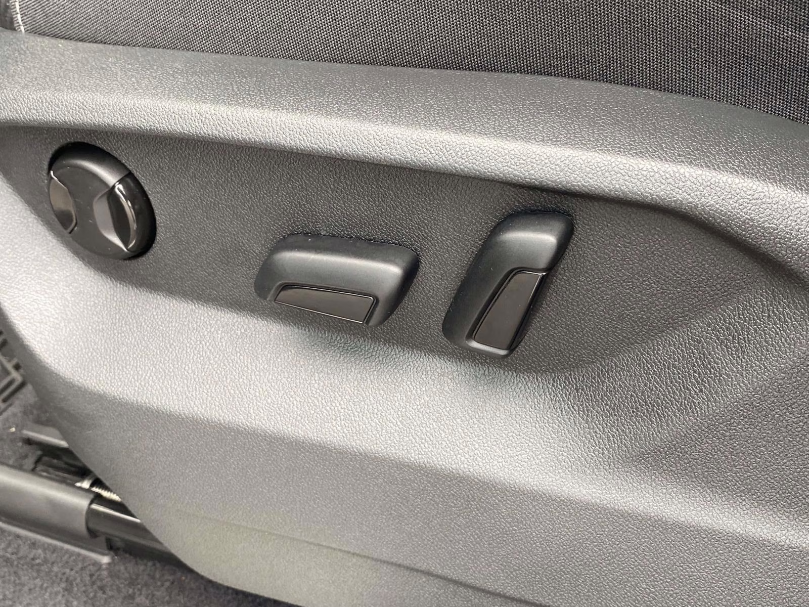 2024 Silver Mist Metallic Volkswagen Atlas Cross Sport 2.0T SE w/Technology AWD SUV