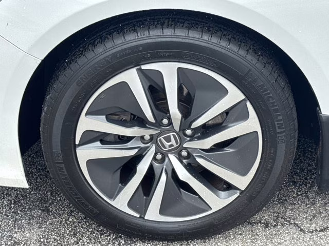 2019 Platinum White Pearl Honda Accord Hybrid EX-L FWD Sedan