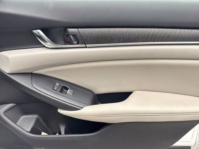 2019 Platinum White Pearl Honda Accord Hybrid EX-L FWD Sedan