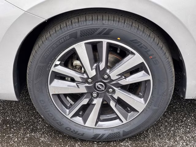 2023 Brilliant Silver Metallic Nissan Versa SV FWD Sedan