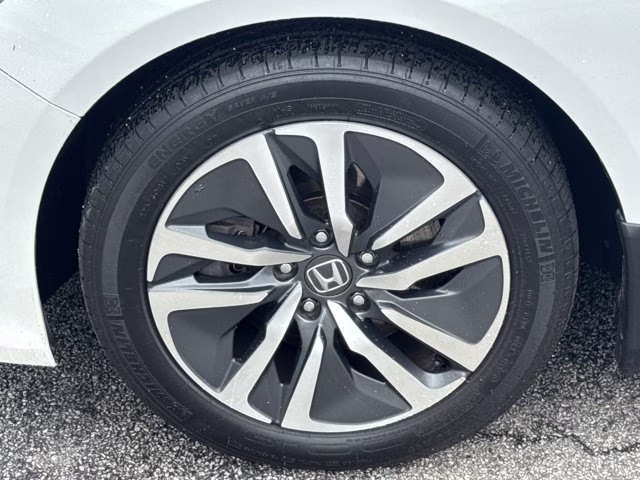 2019 Platinum White Pearl Honda Accord Hybrid EX-L FWD Sedan