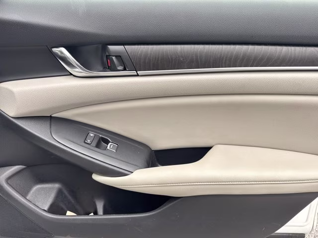 2019 Platinum White Pearl Honda Accord Hybrid EX-L FWD Sedan