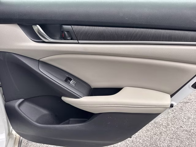 2019 Platinum White Pearl Honda Accord Hybrid EX-L FWD Sedan