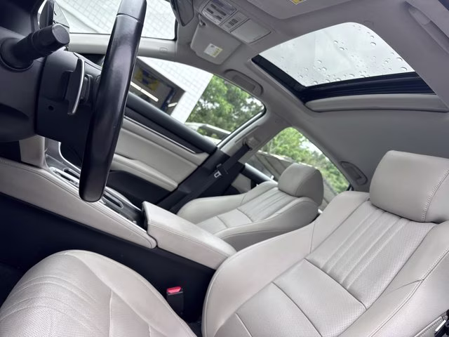 2019 Platinum White Pearl Honda Accord Hybrid EX-L FWD Sedan