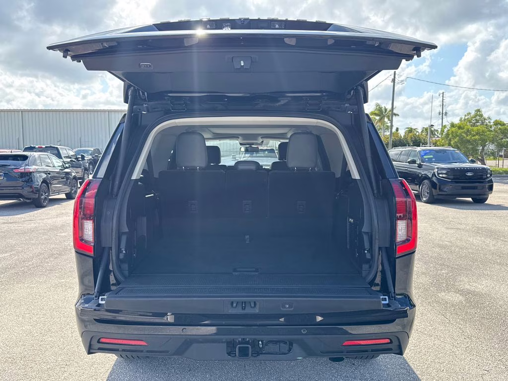 2025 Agate Black Metallic Ford Expedition Max Active RWD SUV