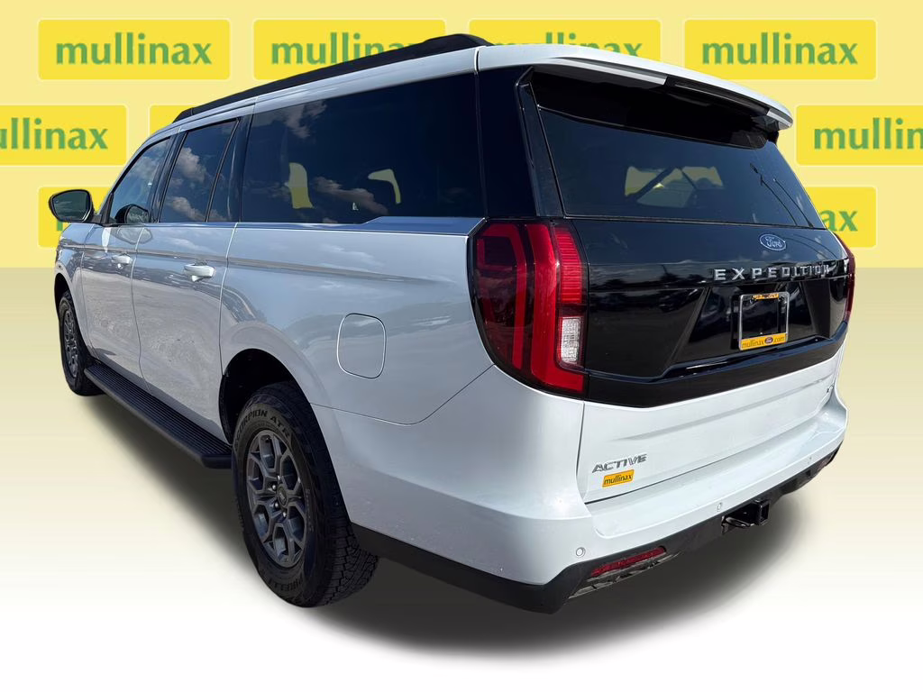 2025 Space Silver Metallic Ford Expedition Max Active RWD SUV