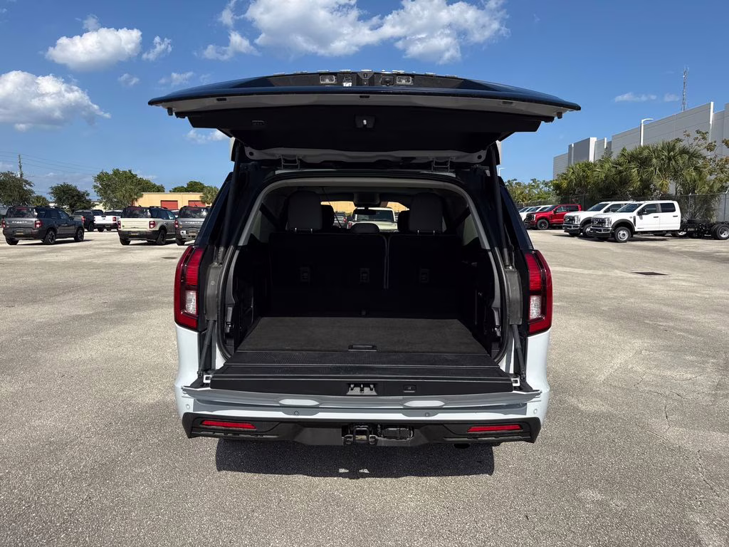 2025 Space Silver Metallic Ford Expedition Max Active RWD SUV