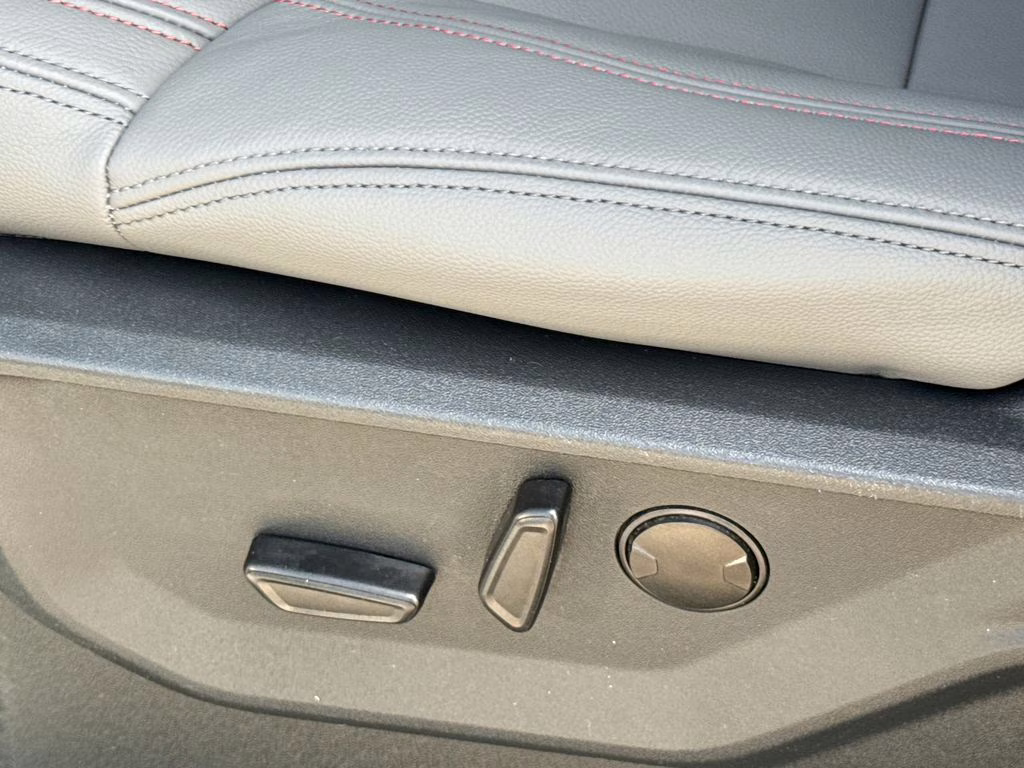 2025 Space Silver Metallic Ford Expedition Max Active RWD SUV