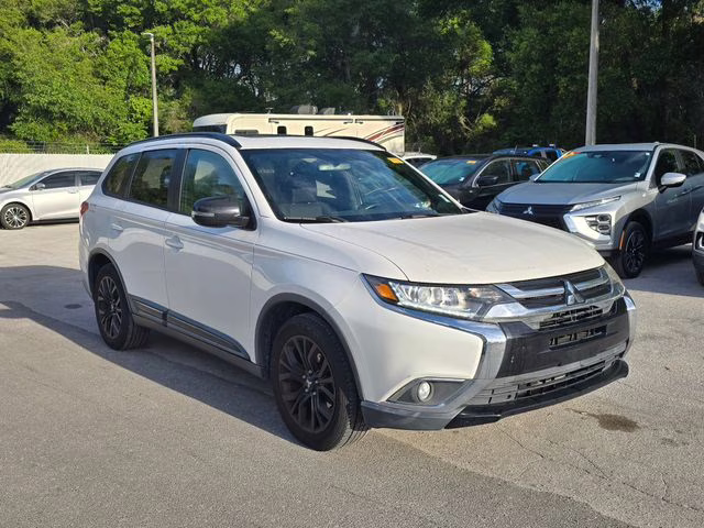 2018 White Mitsubishi Outlander LE FWD SUV
