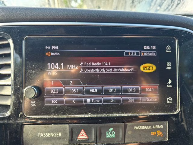 2018 White Mitsubishi Outlander LE FWD SUV