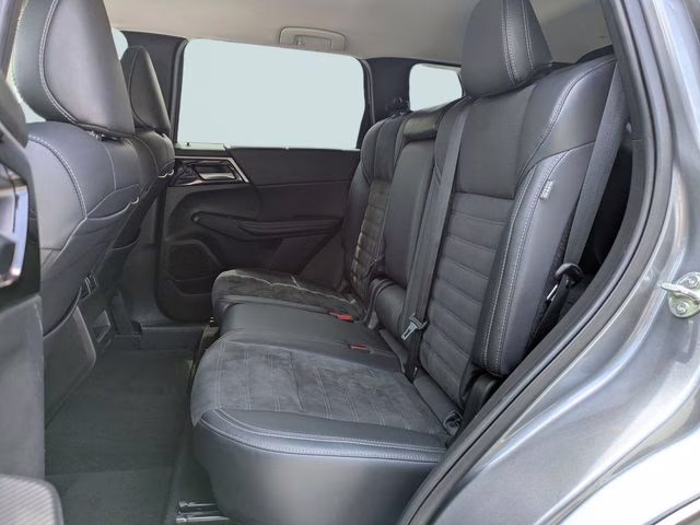2024 Mercury Gray Metallic Mitsubishi Outlander SE FWD SUV