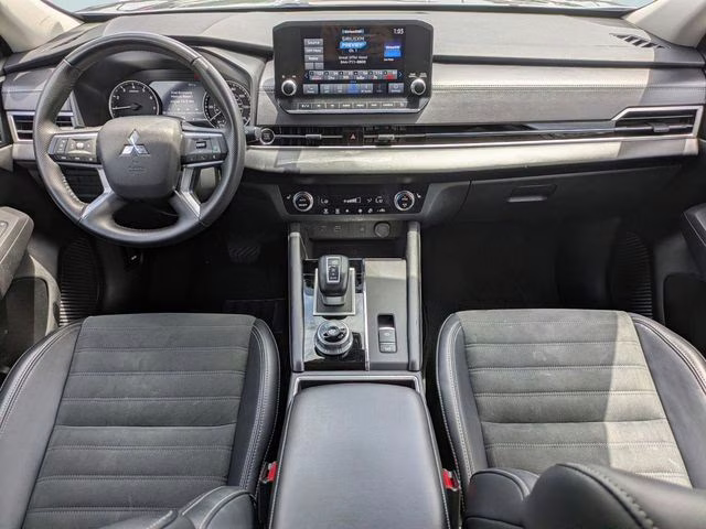 2024 Mercury Gray Metallic Mitsubishi Outlander SE FWD SUV