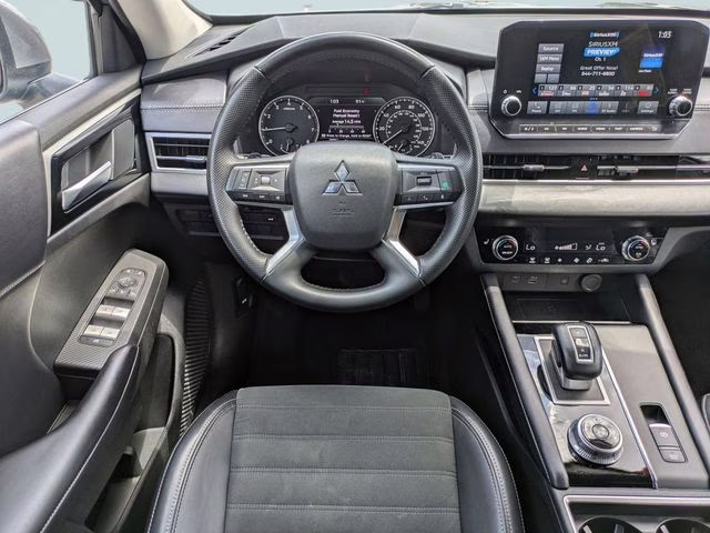2024 Mercury Gray Metallic Mitsubishi Outlander SE FWD SUV