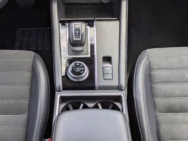 2024 Mercury Gray Metallic Mitsubishi Outlander SE FWD SUV