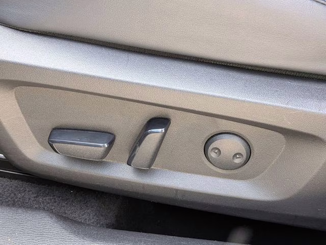 2024 Mercury Gray Metallic Mitsubishi Outlander SE FWD SUV