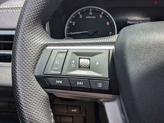 2024 Mercury Gray Metallic Mitsubishi Outlander SE FWD SUV