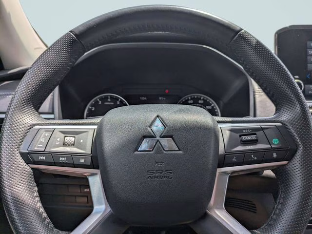 2024 Mercury Gray Metallic Mitsubishi Outlander SE FWD SUV