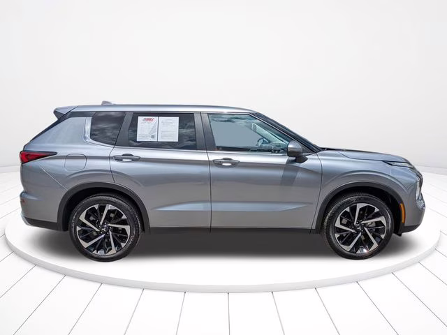 2024 Mercury Gray Metallic Mitsubishi Outlander SE FWD SUV