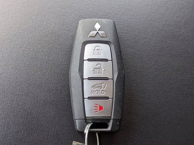 2024 Mercury Gray Metallic Mitsubishi Outlander SE FWD SUV