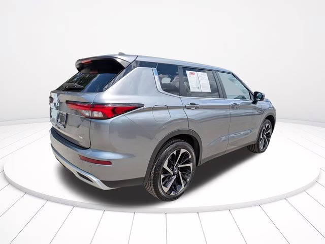 2024 Mercury Gray Metallic Mitsubishi Outlander SE FWD SUV