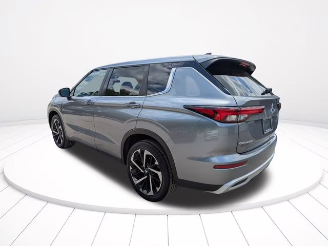 2024 Mercury Gray Metallic Mitsubishi Outlander SE FWD SUV