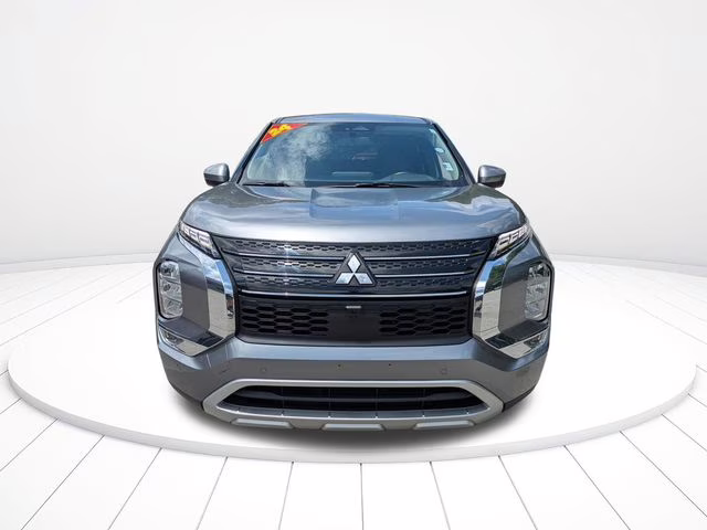 2024 Mercury Gray Metallic Mitsubishi Outlander SE FWD SUV