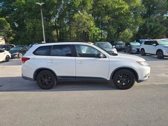 2018 White Mitsubishi Outlander LE FWD SUV