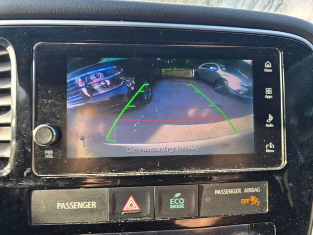 2018 White Mitsubishi Outlander LE FWD SUV