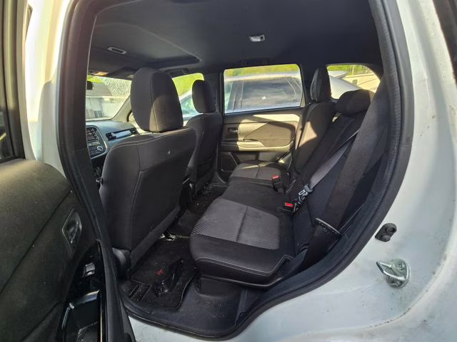 2018 White Mitsubishi Outlander LE FWD SUV