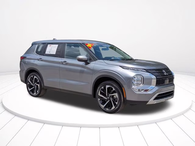 2024 Mercury Gray Metallic Mitsubishi Outlander SE FWD SUV
