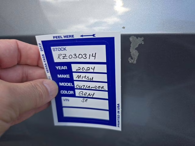 2024 Mercury Gray Metallic Mitsubishi Outlander SE FWD SUV