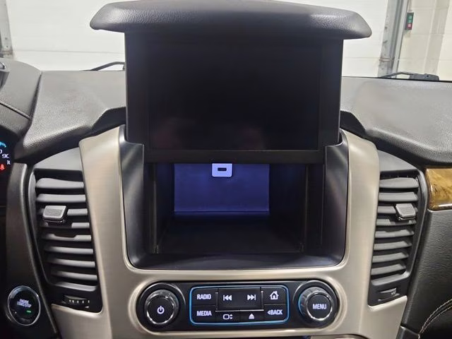 2017 Mineral Metallic GMC Yukon XL Denali 4X4 SUV