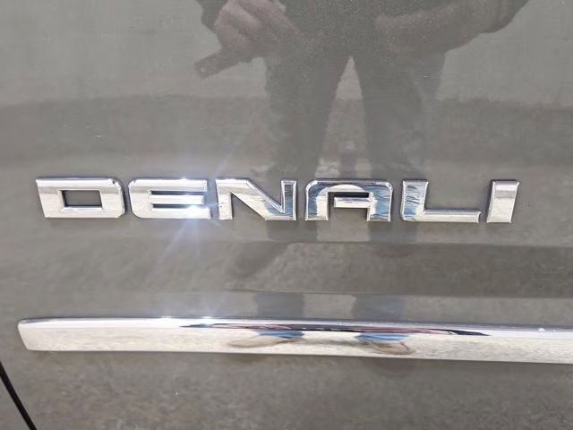 2017 Mineral Metallic GMC Yukon XL Denali 4X4 SUV