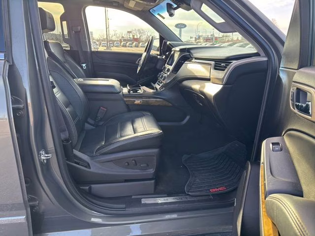 2017 Mineral Metallic GMC Yukon XL Denali 4X4 SUV